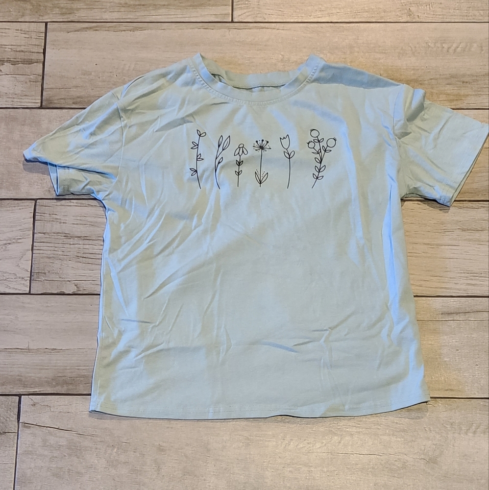 🥠Shein flower doodle tee🌻